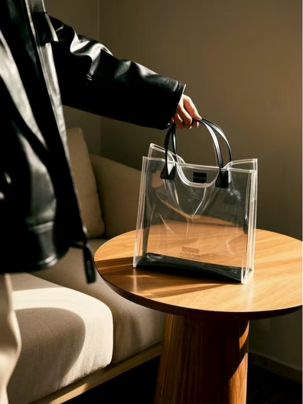 Minimalist transparent PVC handbag - Image 3