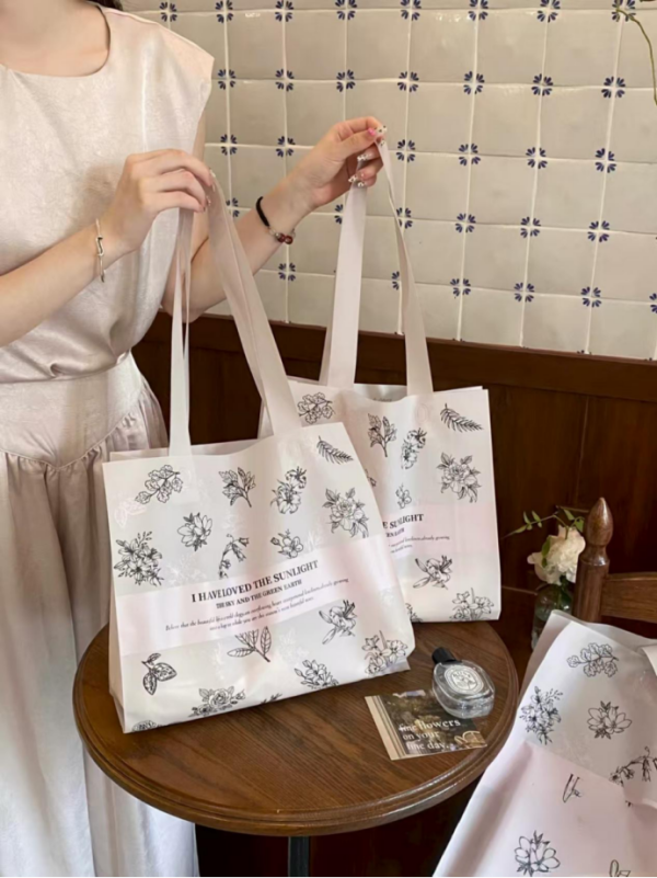 Forest Ins-style shopping bags